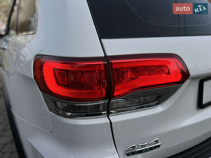 Внедорожник / Кроссовер Jeep Grand Cherokee 2016 в Львове