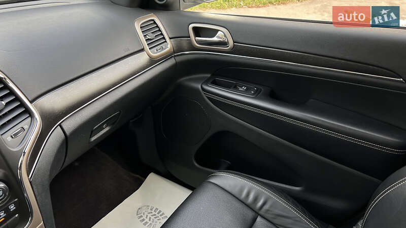 Внедорожник / Кроссовер Jeep Grand Cherokee 2016 в Львове