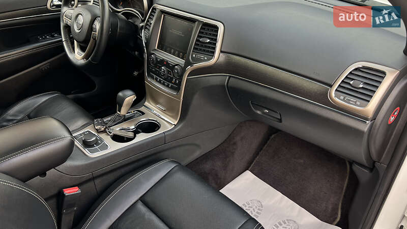 Внедорожник / Кроссовер Jeep Grand Cherokee 2016 в Львове