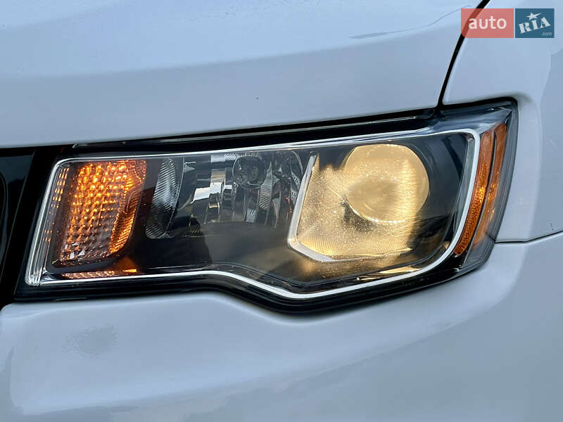 Внедорожник / Кроссовер Jeep Grand Cherokee 2017 в Киеве