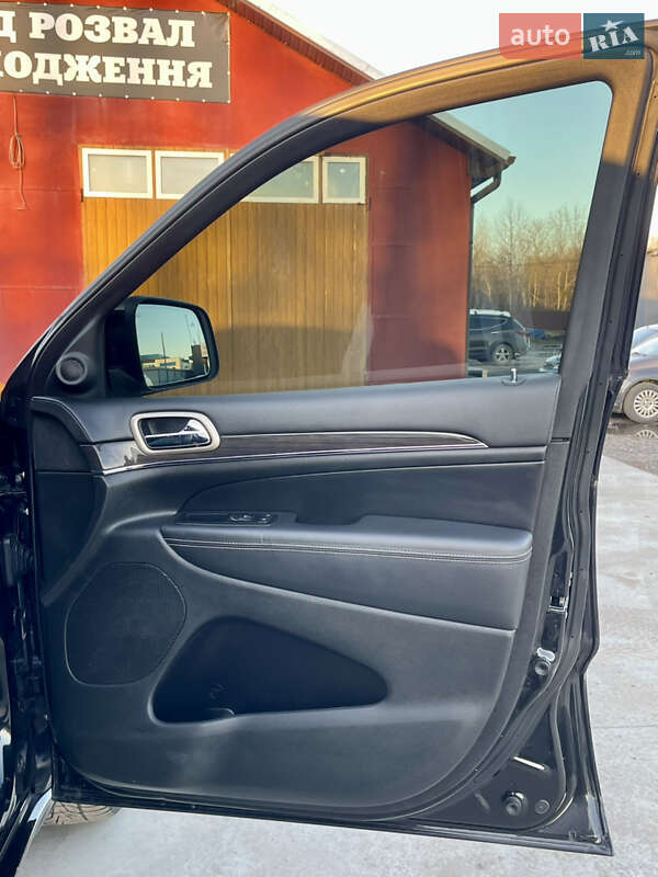 Внедорожник / Кроссовер Jeep Grand Cherokee 2016 в Млинове