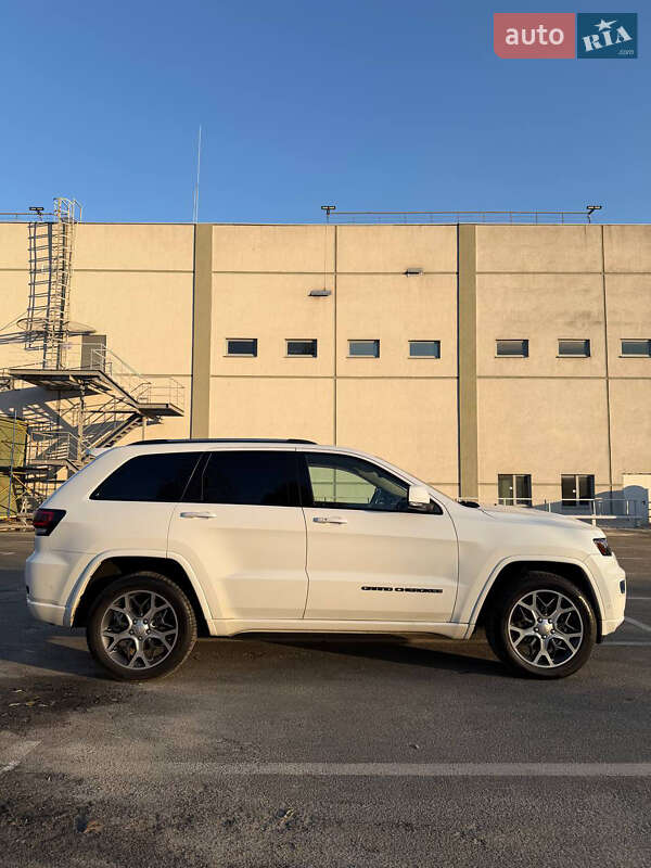 Внедорожник / Кроссовер Jeep Grand Cherokee 2016 в Киеве