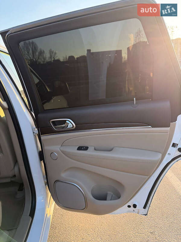 Внедорожник / Кроссовер Jeep Grand Cherokee 2016 в Киеве