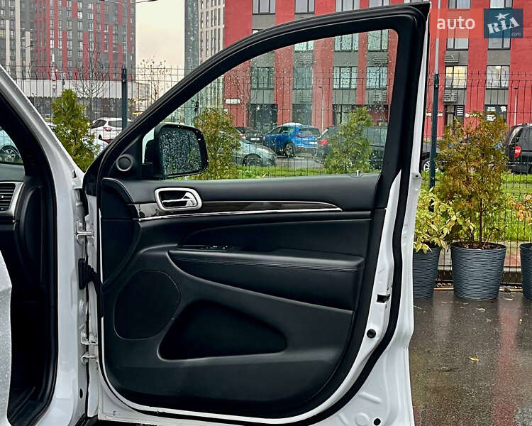 Внедорожник / Кроссовер Jeep Grand Cherokee 2019 в Киеве фото 34 Внедорожник / Кроссовер Jeep Grand Cherokee 2019 в Киеве