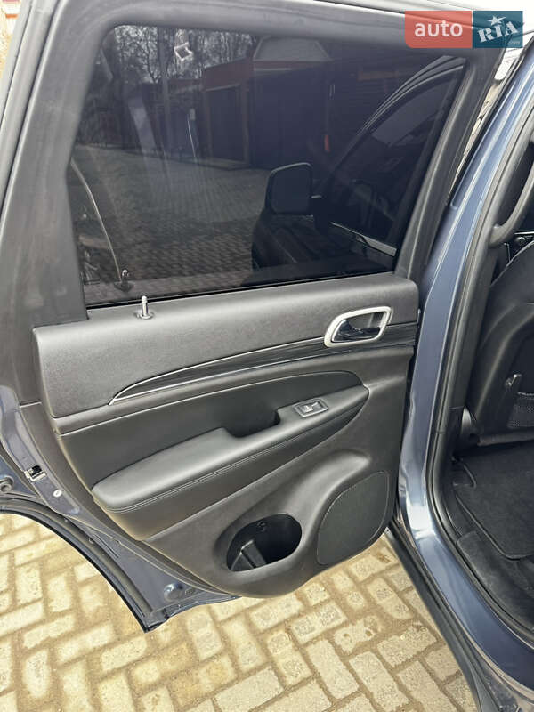 Внедорожник / Кроссовер Jeep Grand Cherokee 2019 в Киеве фото 34 Внедорожник / Кроссовер Jeep Grand Cherokee 2019 в Киеве