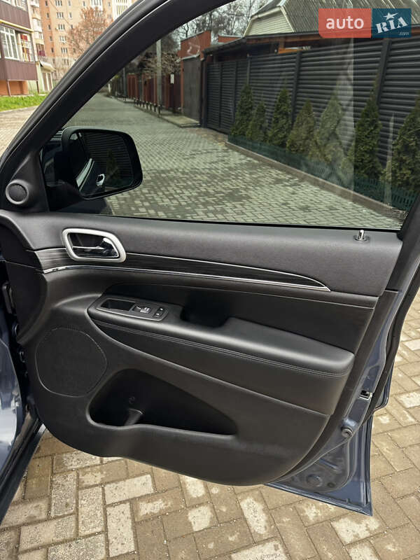 Внедорожник / Кроссовер Jeep Grand Cherokee 2019 в Киеве фото 40 Внедорожник / Кроссовер Jeep Grand Cherokee 2019 в Киеве