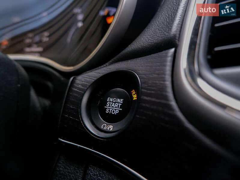 Внедорожник / Кроссовер Jeep Grand Cherokee 2018 в Киеве