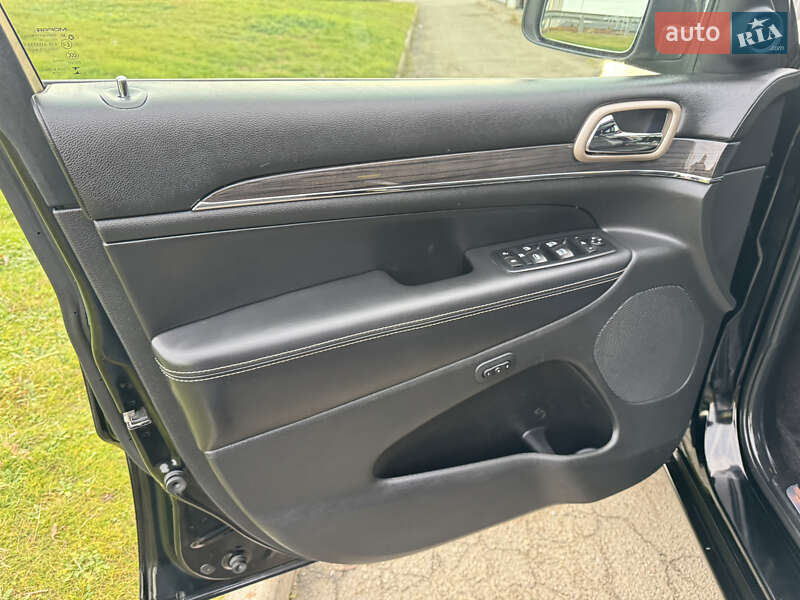 Внедорожник / Кроссовер Jeep Grand Cherokee 2016 в Киеве