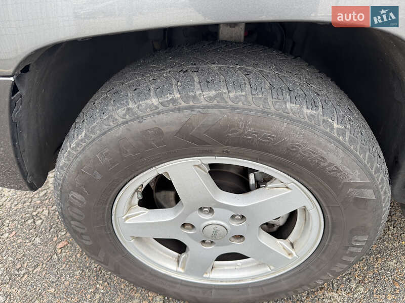 Внедорожник / Кроссовер Jeep Grand Cherokee 2005 в Киеве