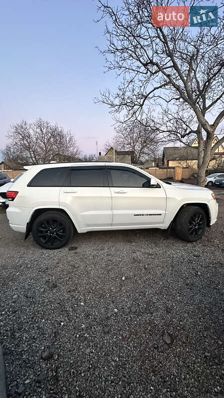 Внедорожник / Кроссовер Jeep Grand Cherokee 2017 в Смеле