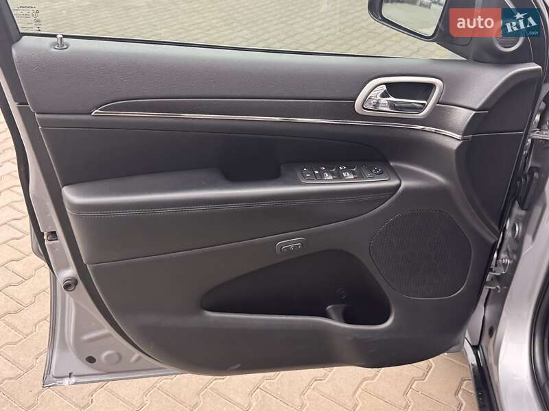 Внедорожник / Кроссовер Jeep Grand Cherokee 2018 в Киеве фото 8 Внедорожник / Кроссовер Jeep Grand Cherokee 2018 в Киеве