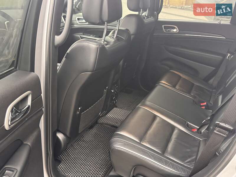 Внедорожник / Кроссовер Jeep Grand Cherokee 2018 в Киеве фото 10 Внедорожник / Кроссовер Jeep Grand Cherokee 2018 в Киеве