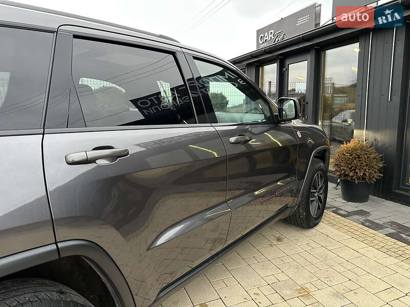 Внедорожник / Кроссовер Jeep Grand Cherokee 2016 в Львове