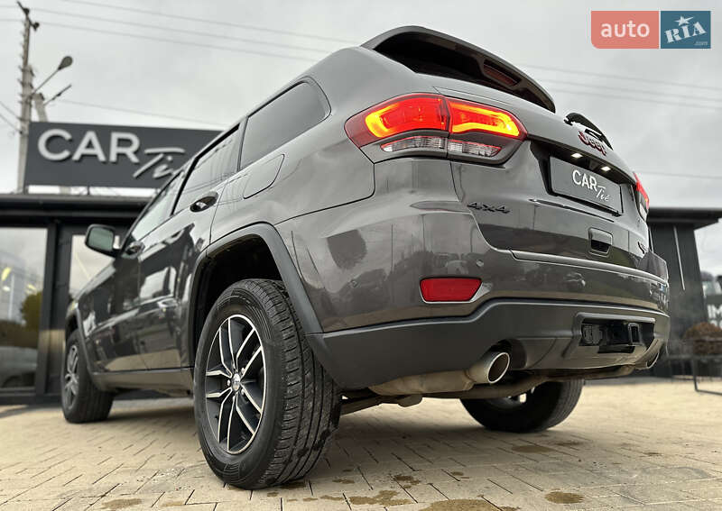 Внедорожник / Кроссовер Jeep Grand Cherokee 2016 в Львове