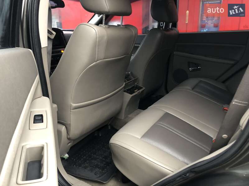 Внедорожник / Кроссовер Jeep Grand Cherokee 2005 в Калуше