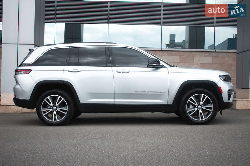 Внедорожник / Кроссовер Jeep Grand Cherokee 2022 в Киеве