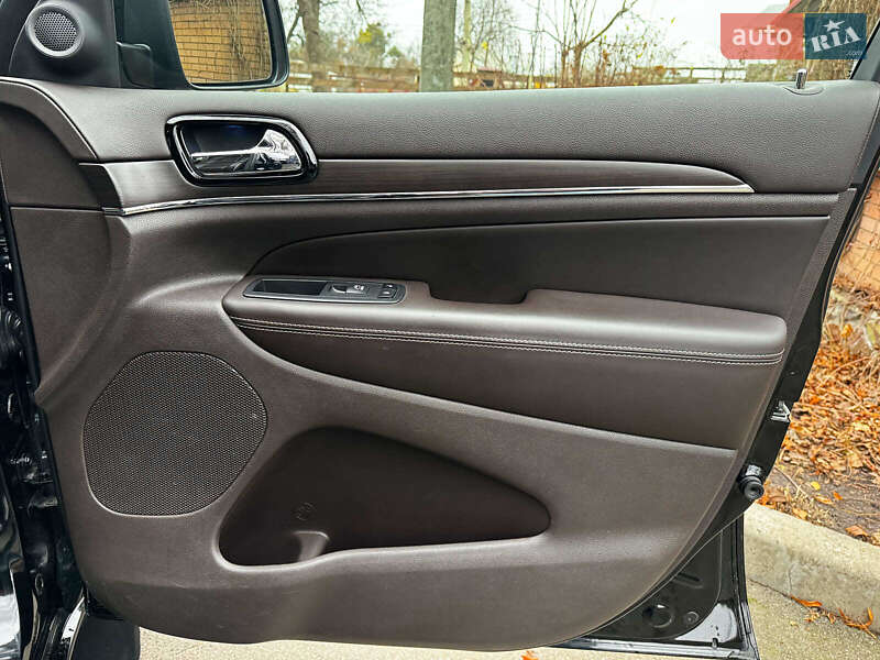 Внедорожник / Кроссовер Jeep Grand Cherokee 2018 в Киеве фото 38 Внедорожник / Кроссовер Jeep Grand Cherokee 2018 в Киеве