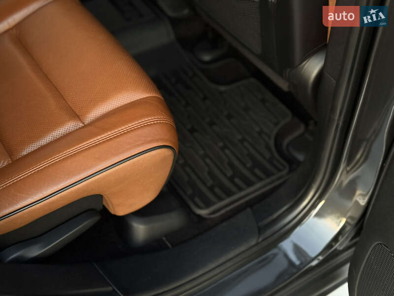 Внедорожник / Кроссовер Jeep Grand Cherokee 2011 в Киеве