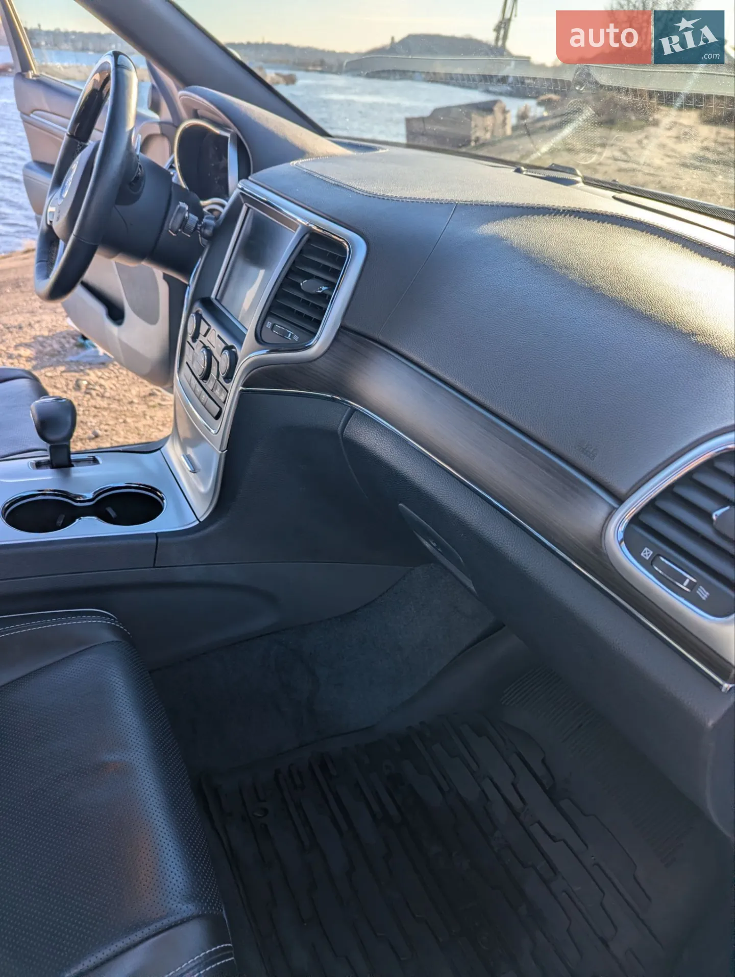 2015 Jeep Grand Cherokee - мініатюра 28