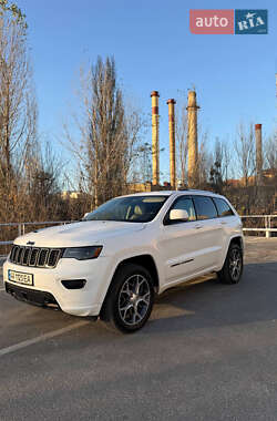 Внедорожник / Кроссовер Jeep Grand Cherokee 2016 в Киеве