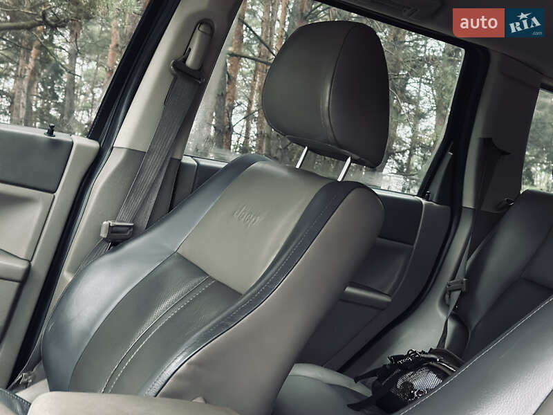 Внедорожник / Кроссовер Jeep Grand Cherokee 2005 в Кременчуге