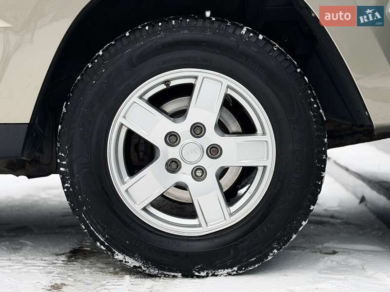 Внедорожник / Кроссовер Jeep Grand Cherokee 2005 в Киеве