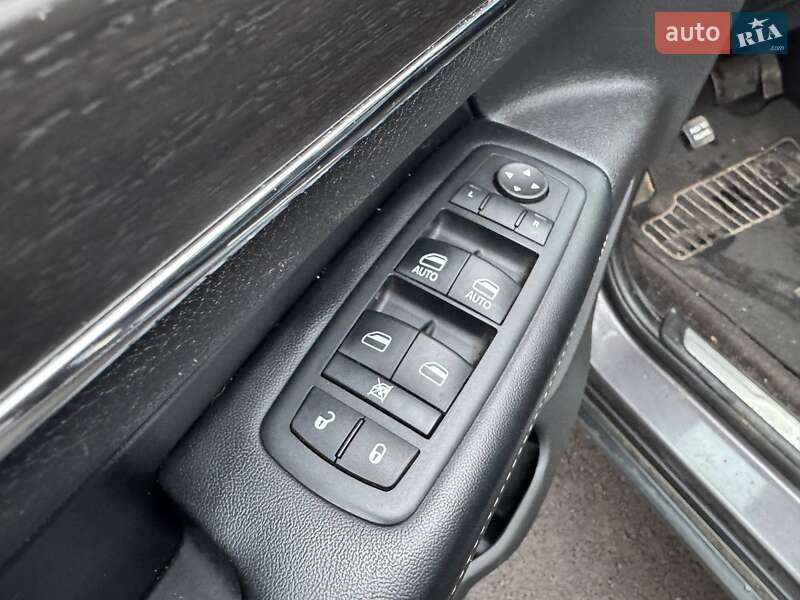 Внедорожник / Кроссовер Jeep Grand Cherokee 2016 в Киеве фото 16 Внедорожник / Кроссовер Jeep Grand Cherokee 2016 в Киеве