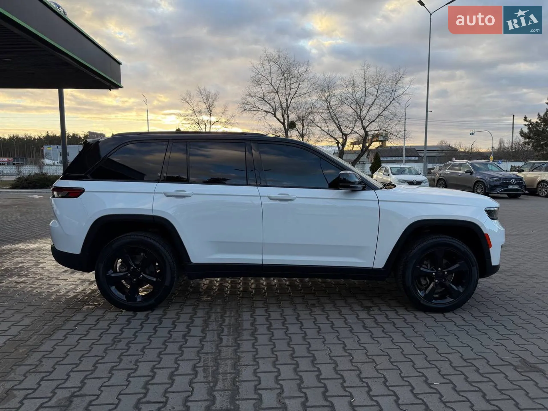 2022 Jeep Grand Cherokee - мініатюра 12