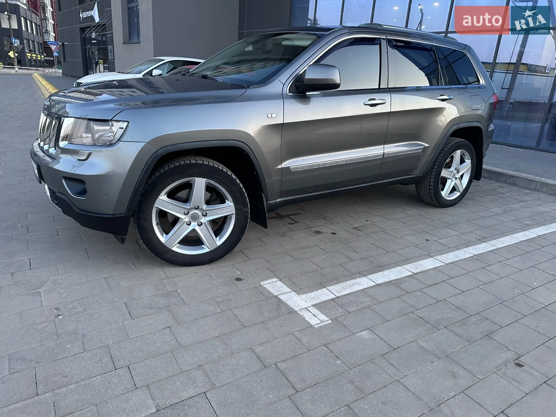 2011 Jeep Grand Cherokee - фото 1