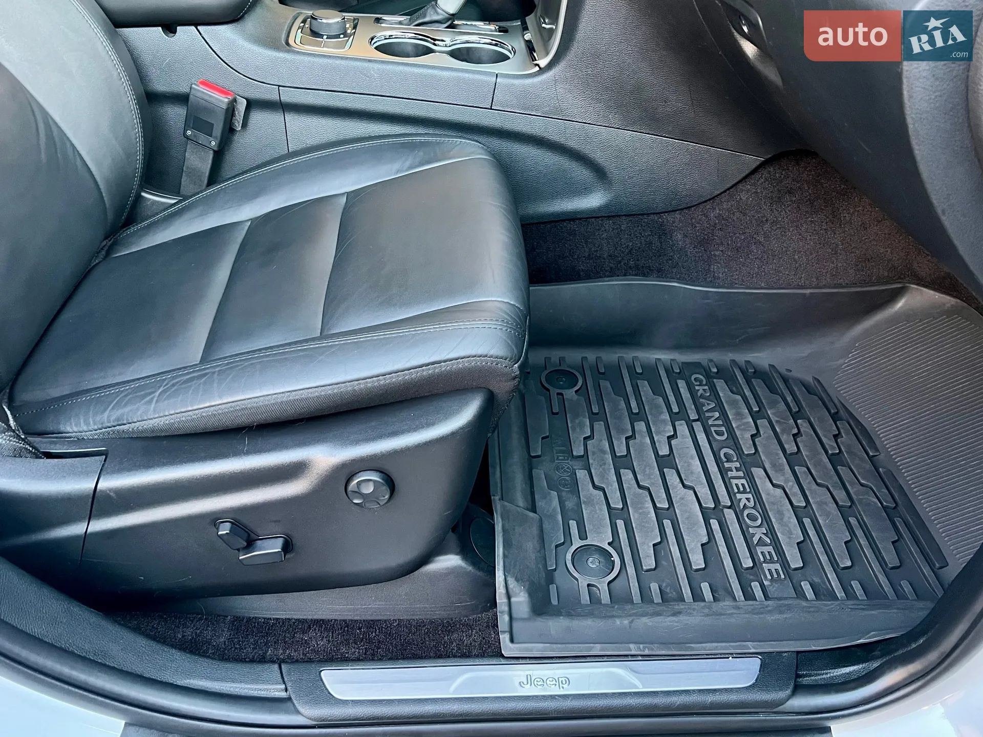 2018 Jeep Grand Cherokee - мініатюра 40