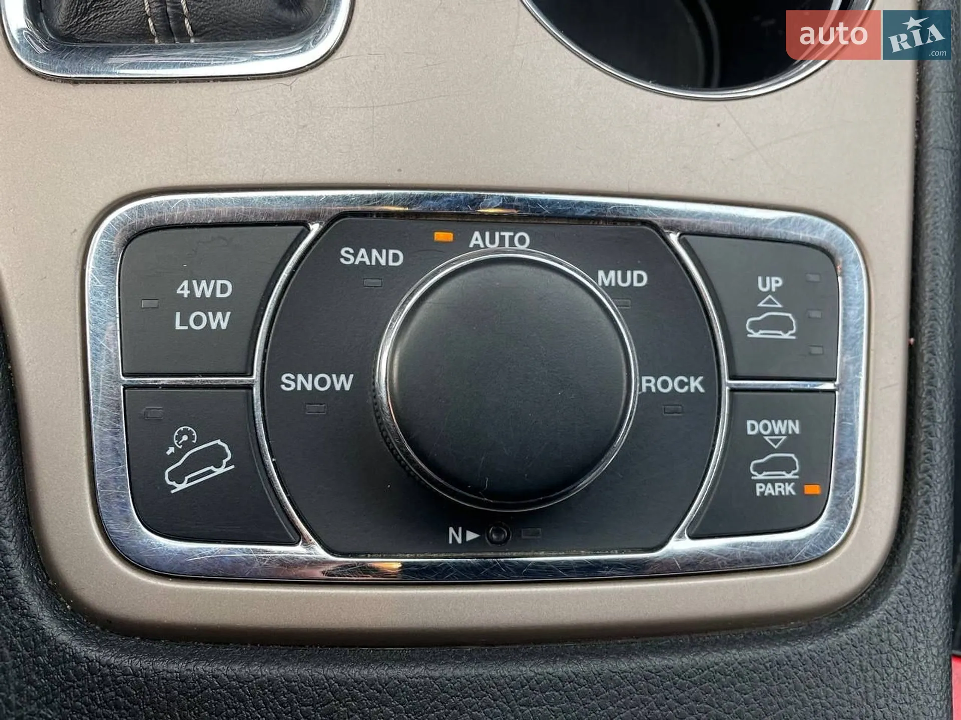 2016 Jeep Grand Cherokee - мініатюра 26