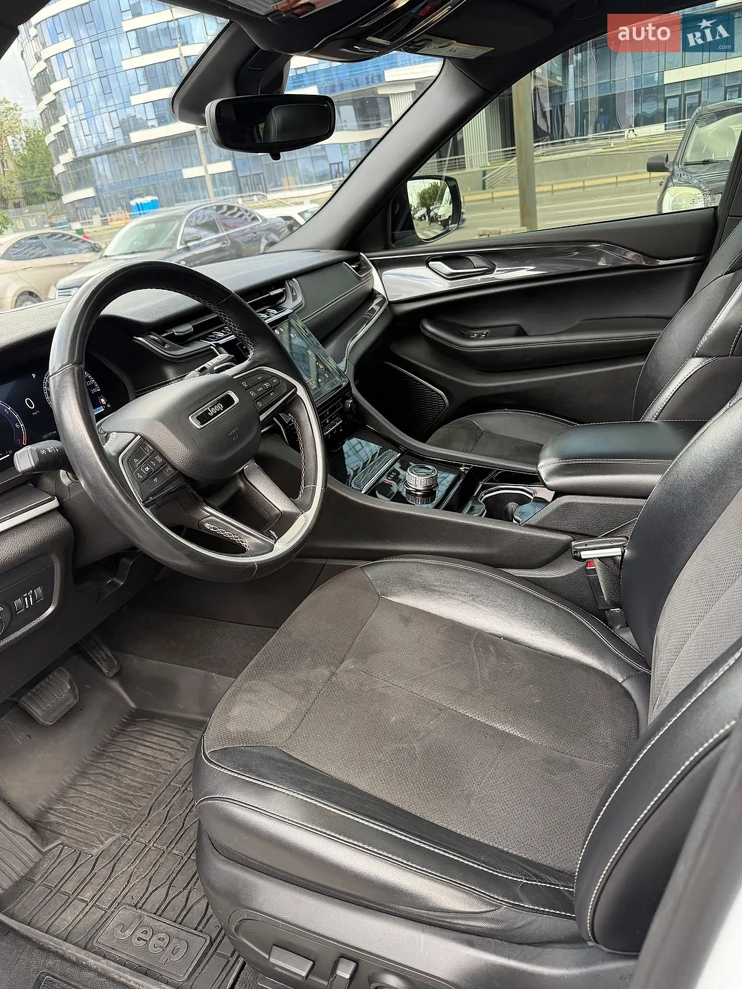 2022 Jeep Grand Cherokee - мініатюра 26