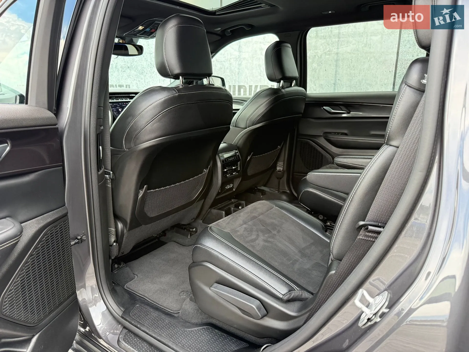 2022 Jeep Grand Cherokee - мініатюра 40