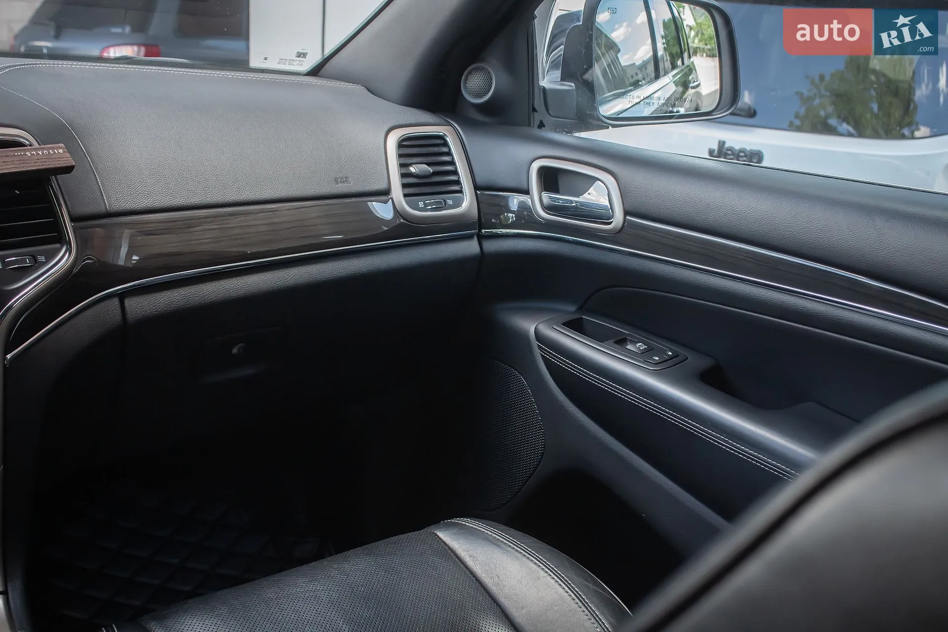 2015 Jeep Grand Cherokee - мініатюра 32