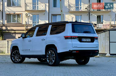 Внедорожник / Кроссовер Jeep Grand Wagoneer 2022 в 