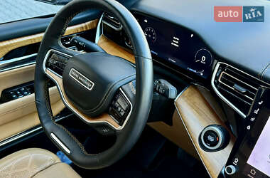 Внедорожник / Кроссовер Jeep Grand Wagoneer 2022 в 