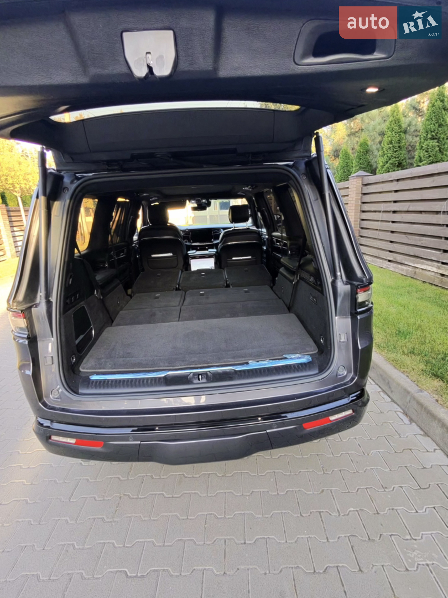 2022 Jeep Grand Wagoneer - мініатюра 35
