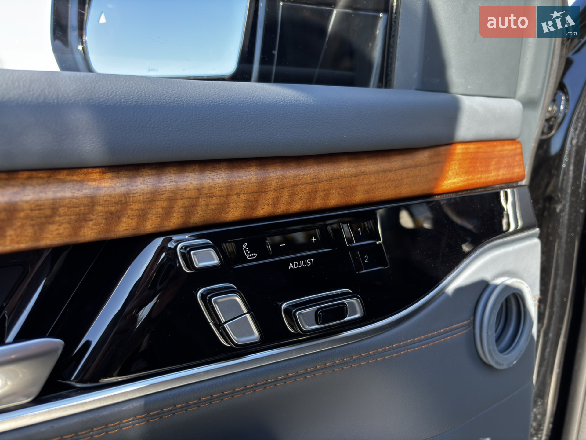 2022 Jeep Grand Wagoneer - мініатюра 10
