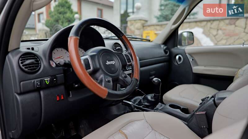 Позашляховик / Кросовер Jeep Liberty 2003 в Коломиї