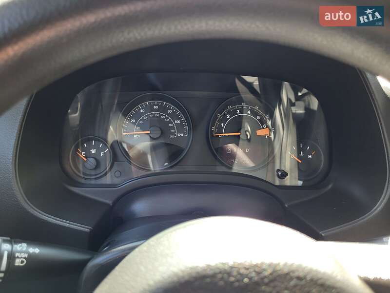 Позашляховик / Кросовер Jeep Patriot 2015 в Чернівцях