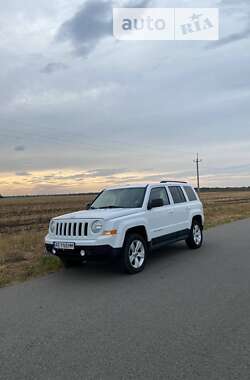 Внедорожник / Кроссовер Jeep Patriot 2011 в Синельниково