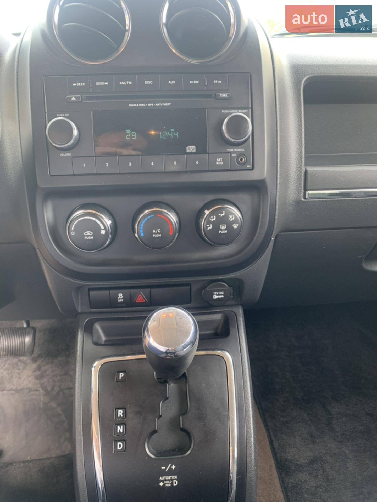 2015 Jeep Liberty (Patriot) - мініатюра 22