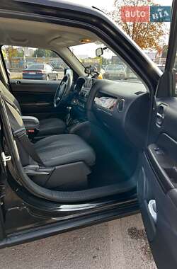 Внедорожник / Кроссовер Jeep Patriot 2011 в 