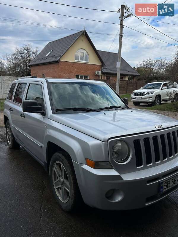 Внедорожник / Кроссовер Jeep Patriot 2007 в 