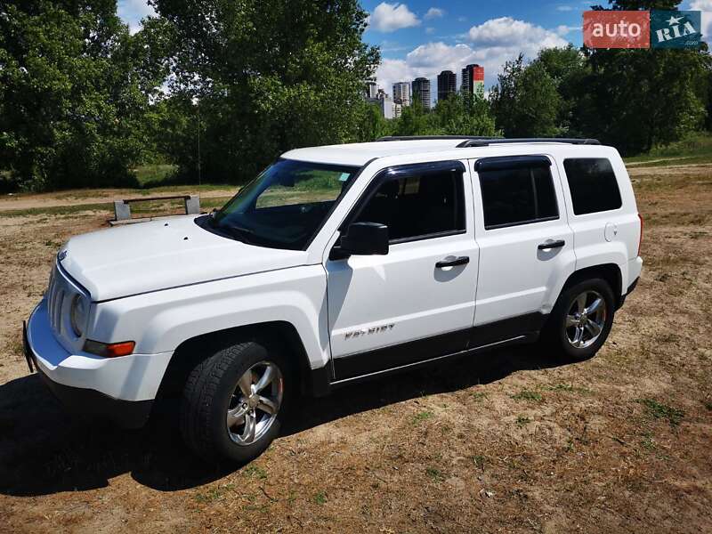 Позашляховик / Кросовер Jeep Patriot 2015 в Києві