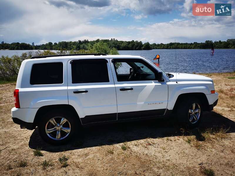 Позашляховик / Кросовер Jeep Patriot 2015 в Києві