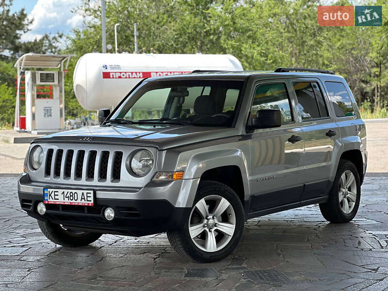 Внедорожник / Кроссовер Jeep Patriot 2014 в 