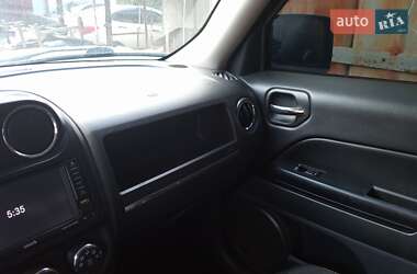 Внедорожник / Кроссовер Jeep Patriot 2012 в 