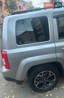 Позашляховик / Кросовер Jeep Patriot 2015 в  фото 9 Позашляховик / Кросовер Jeep Patriot 2015 в