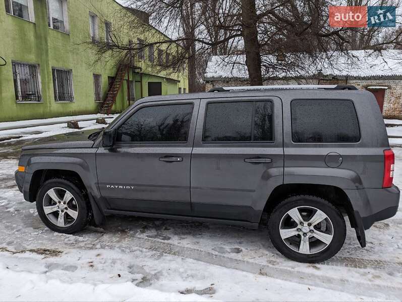 Внедорожник / Кроссовер Jeep Patriot 2016 в Каменском